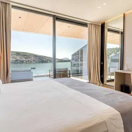 ホテル Yacht Premium Sarandë